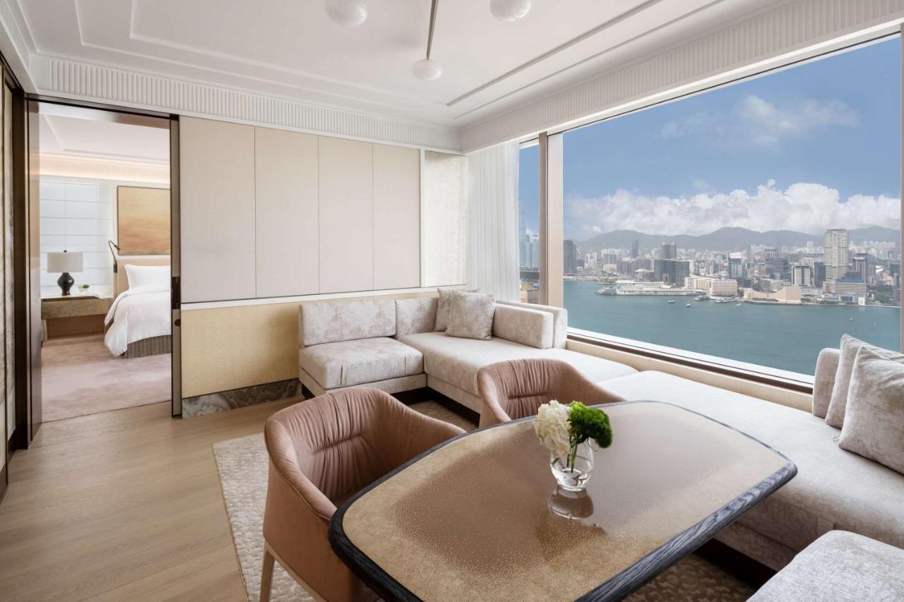 Island Shangri-la Hotel 5*