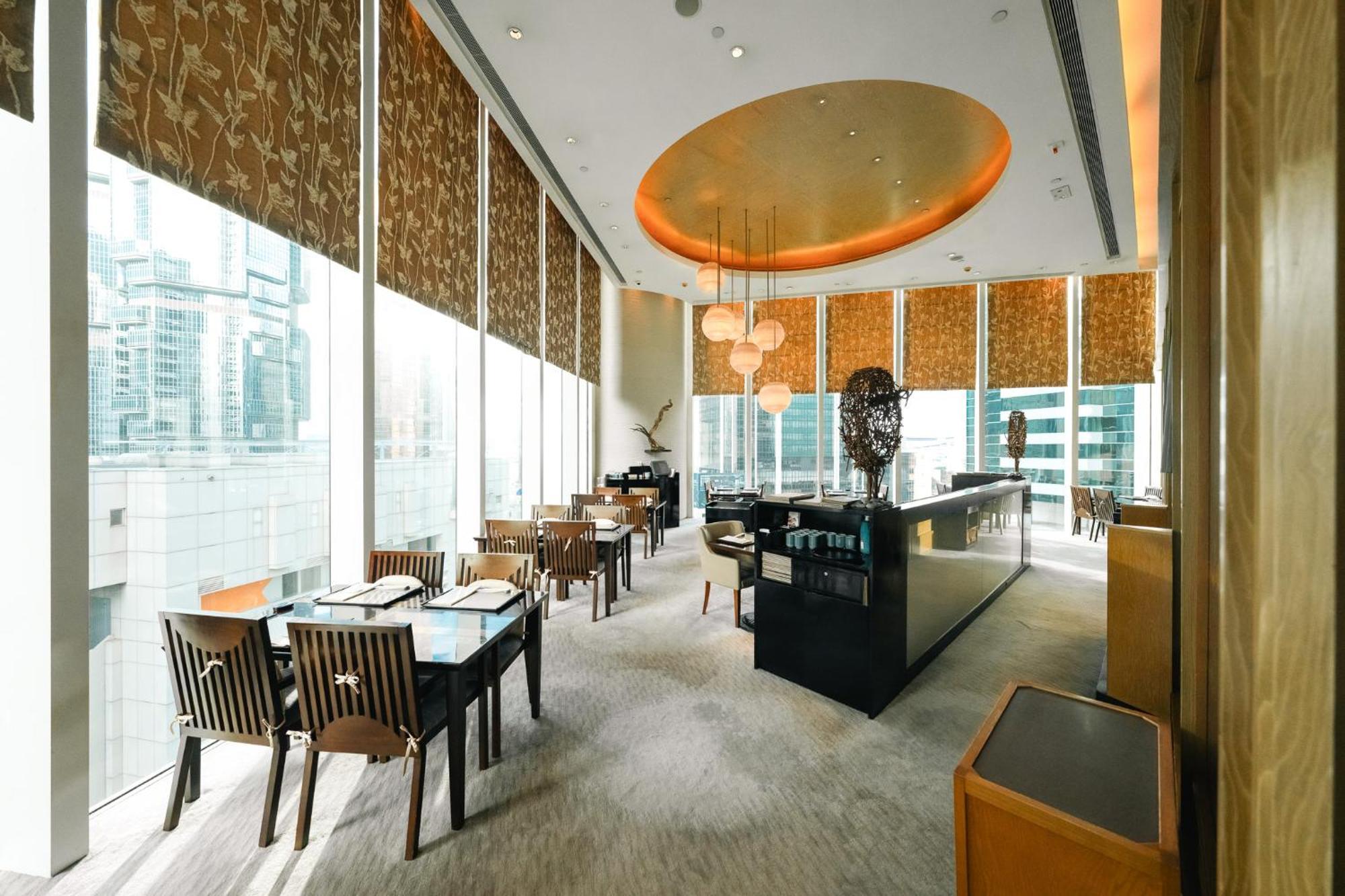 Island Shangri-la Hotel 5*